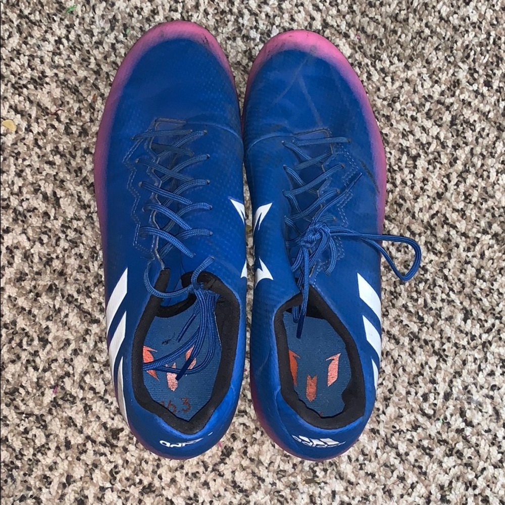Soccer cleats
